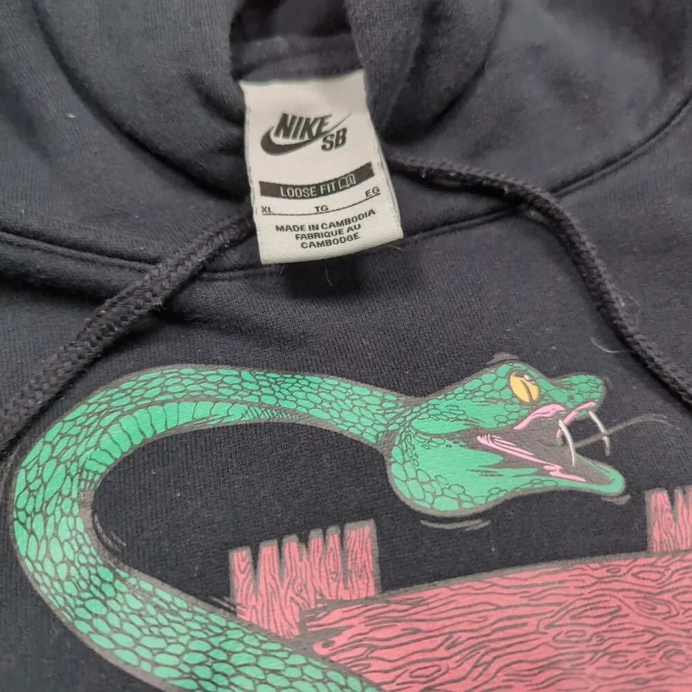 Nike SB Skateboarding Hoodie Size XL Snake on Wood Crop Loose Fit Boxy Pullover